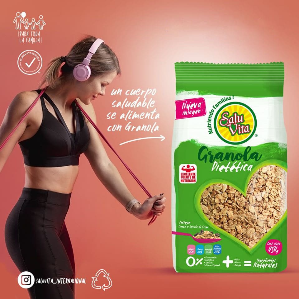 Bolsa de Granola Dietética Saluvita junto a ingredientes saludables